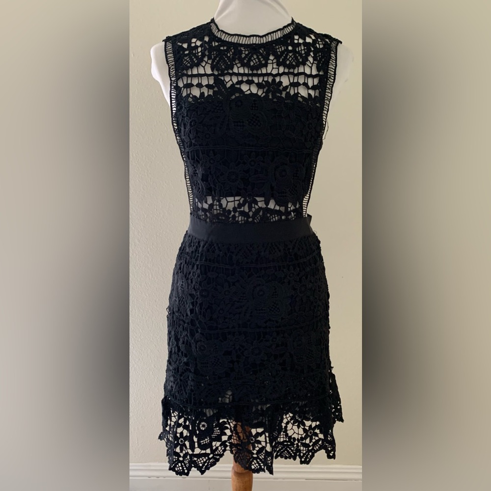 Bloomingdale’s Aqua lace with mesh cocktail dress